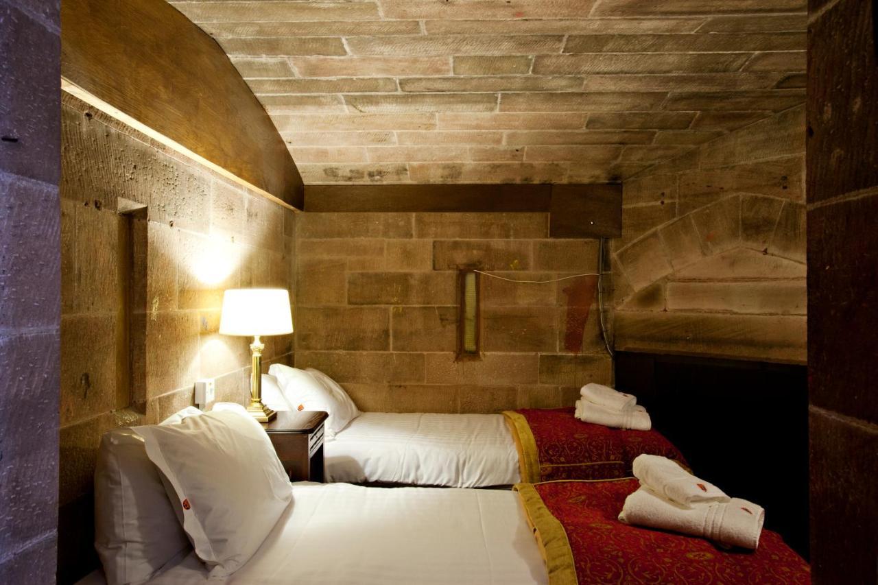 Peckforton Castle Тарпорли Екстериор снимка