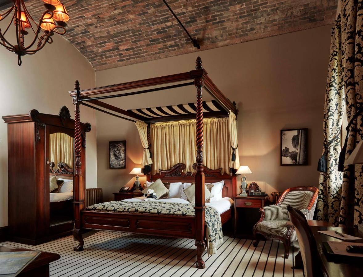 Peckforton Castle Тарпорли Екстериор снимка
