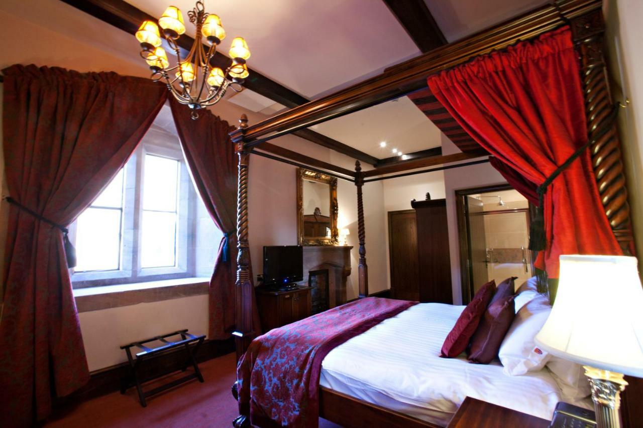 Peckforton Castle Тарпорли Екстериор снимка