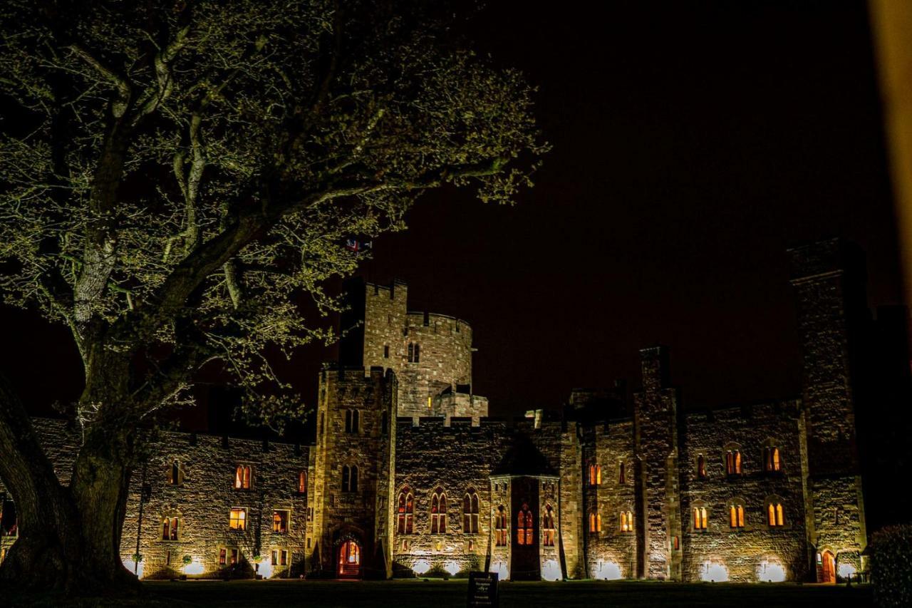 Peckforton Castle Тарпорли Екстериор снимка