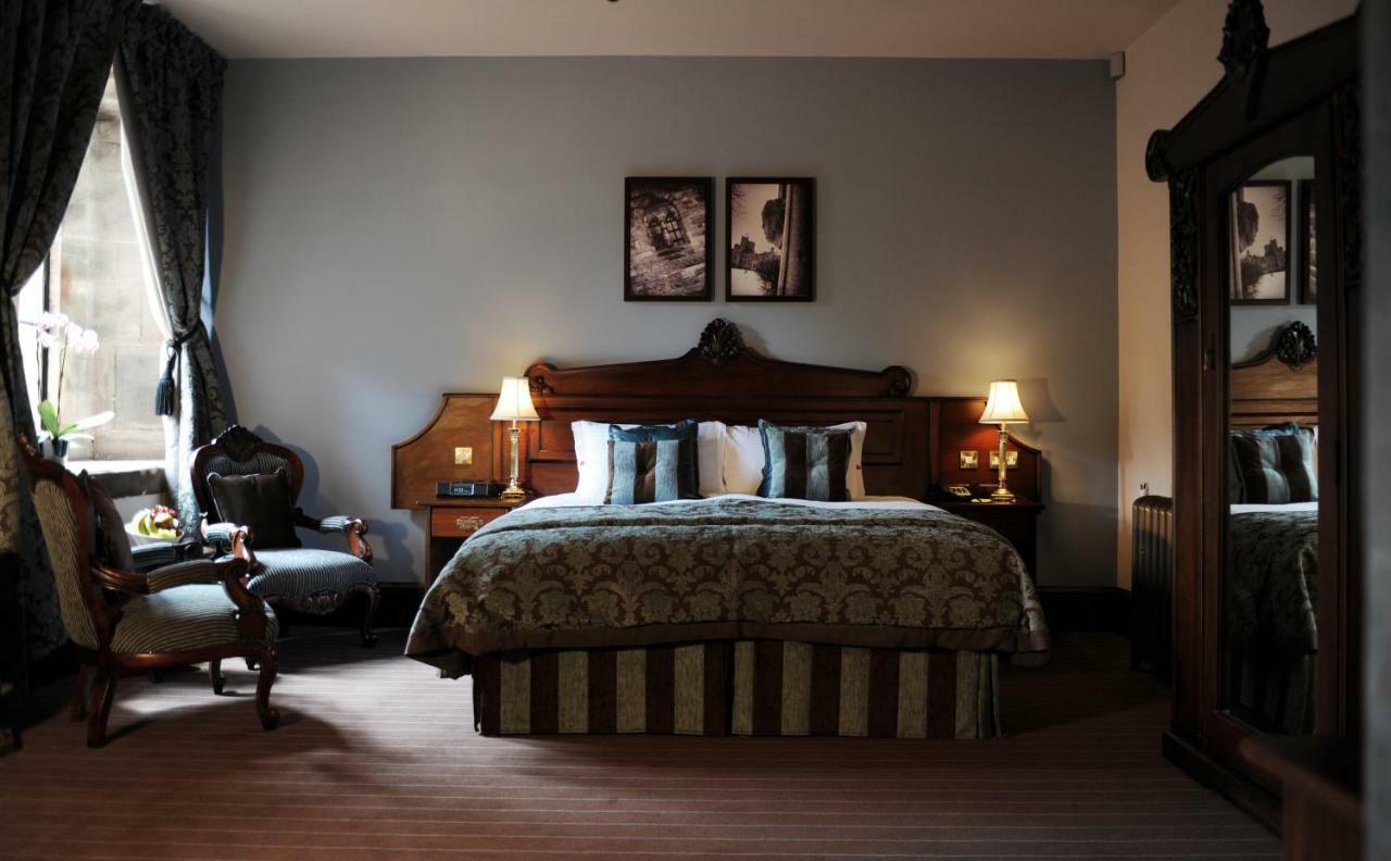 Peckforton Castle Тарпорли Екстериор снимка